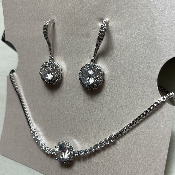 Prom/ bridesmaid earrings and bracelet set. Silver. Adjustable bracelet. - Picture 2 of 7